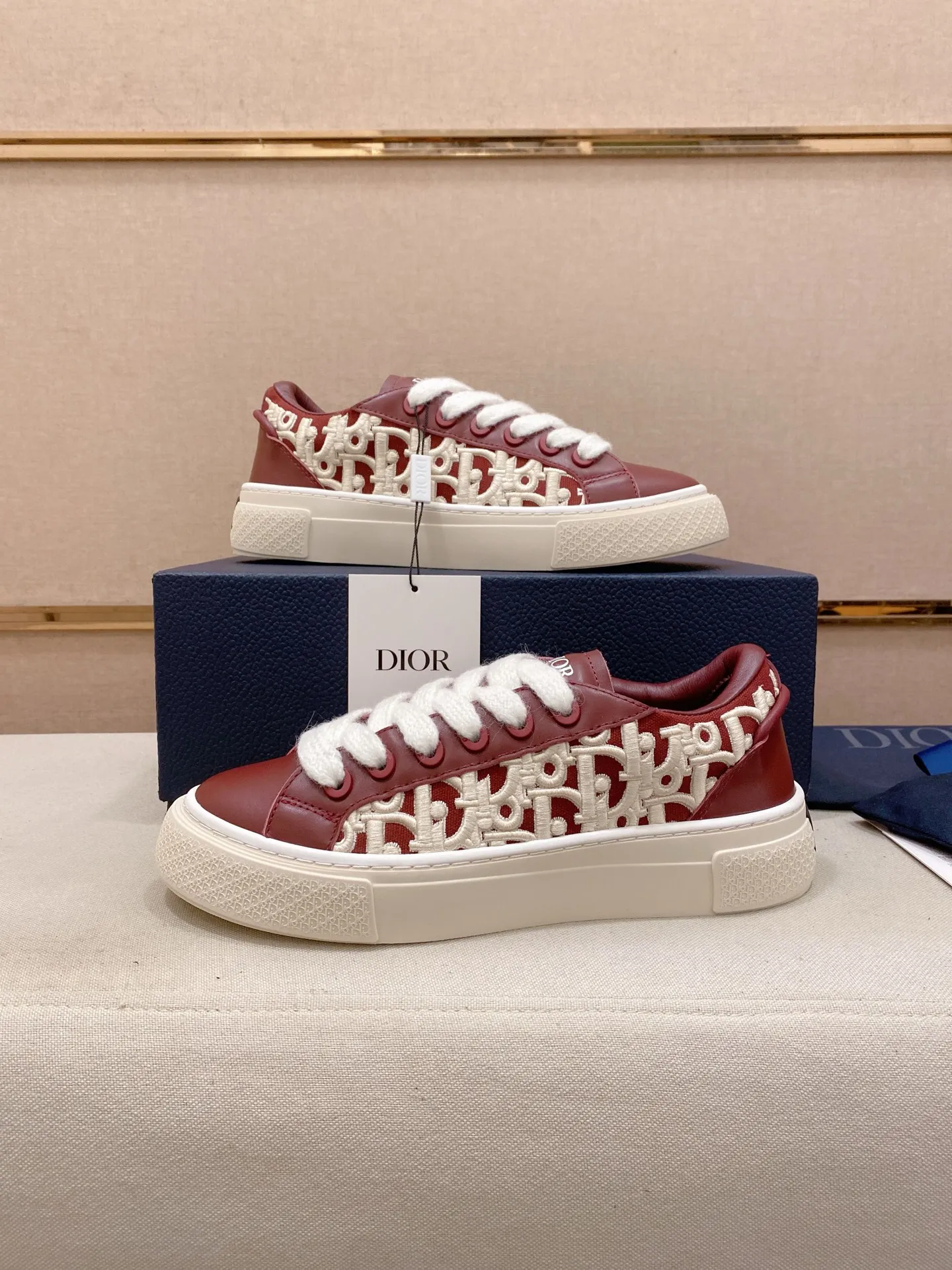 Factory price: 300 Men's shoes 💰[Dior·Dior] Top 🔍Couple style 💏🔍New casual sports style couple shoes, new four-season design, perfect workmanship, lace-up lazy style to create cabinet quality, upper: imported first-layer cowhide, sheepskin lining is soft and comfortable, ultra-light TPU wear-resistant outsole, simple, versatile fashion men's shoes, excellent color code number 35--44